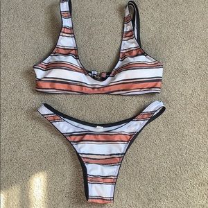 Trendy Striped bikini, cheeky bottoms